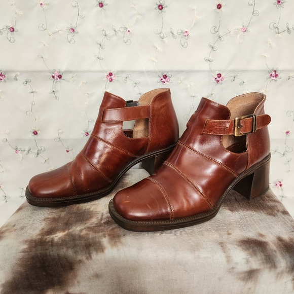 Vintage Shoes - Vintage Italian Leather Fisherman Loafers